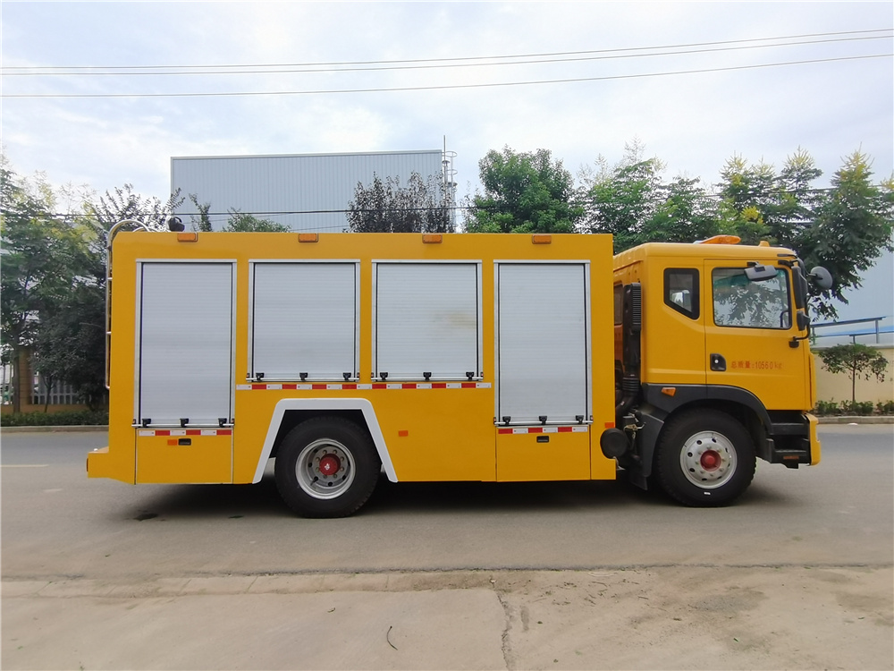 東風(fēng)D9大流量排水搶險車