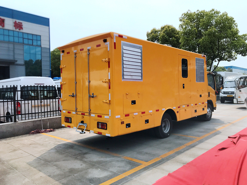 五十鈴搶險救援排澇車圖片3