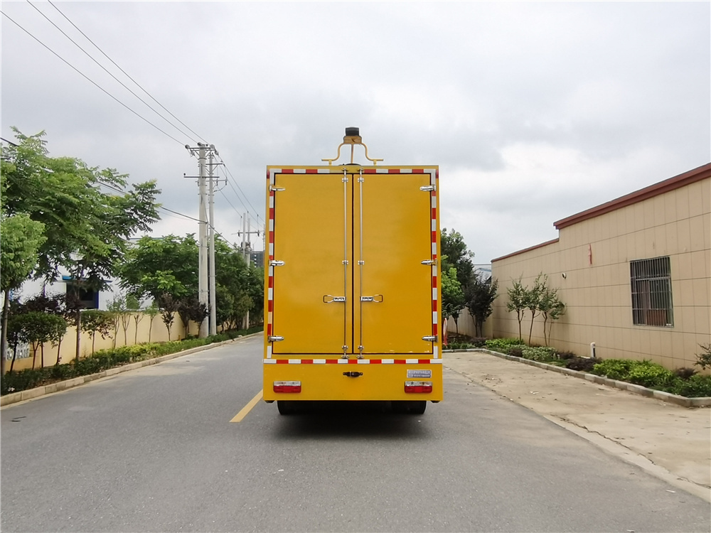 東風(fēng)大福瑞卡工程救險車圖片4