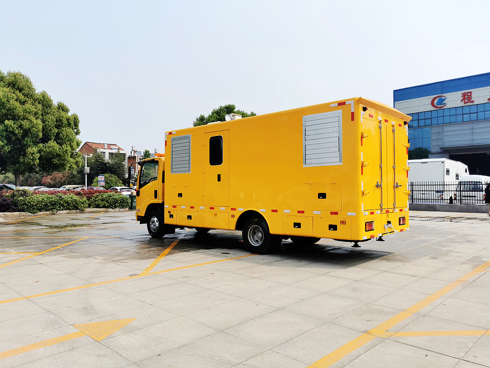 五十鈴搶險救援排澇車圖片4