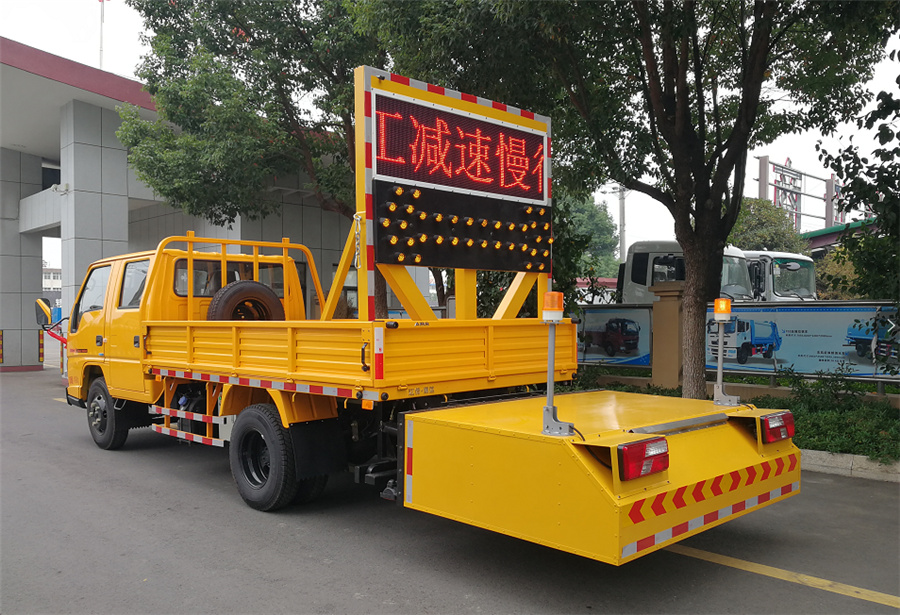 東風(fēng)D6防撞緩沖車