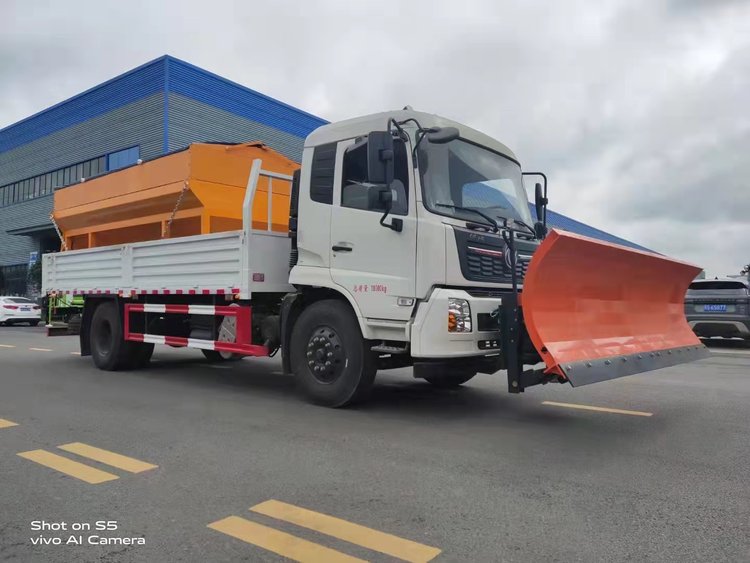 國(guó)六東風(fēng)天錦除雪車