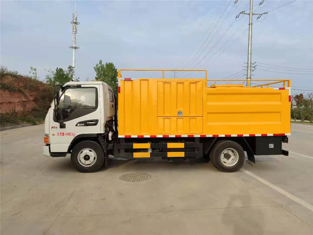 江淮藍(lán)牌污水處理車(chē)圖片2
