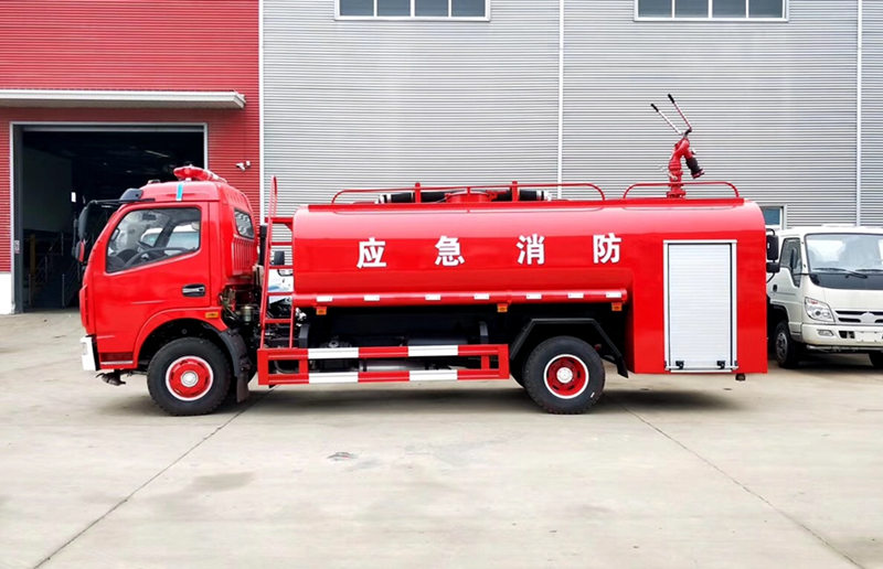 東風多利卡消防灑水車8噸出口型圖片2