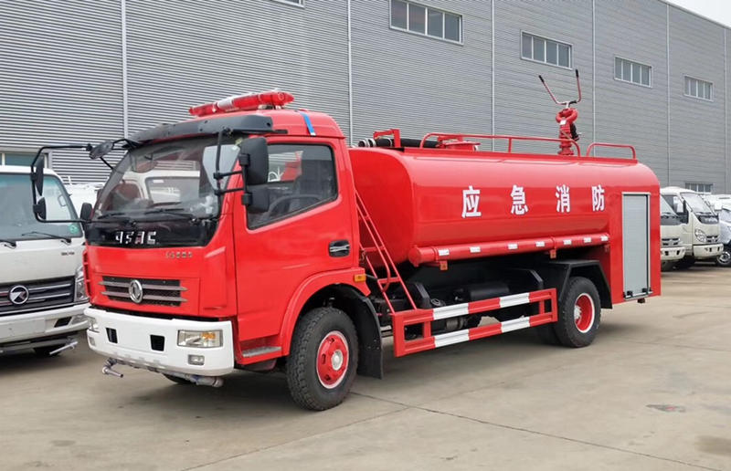 東風(fēng)多利卡消防灑水車8噸出口型